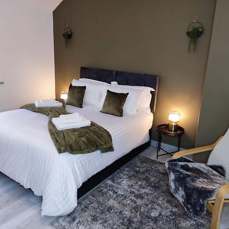Comfortable 3 Bedrooms Leeds Beach House - Ideal For Family And Contractors - Free Parking For 2 Cars Dış mekan fotoğraf