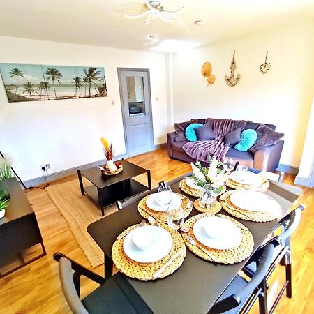 Comfortable 3 Bedrooms Leeds Beach House - Ideal For Family And Contractors - Free Parking For 2 Cars Dış mekan fotoğraf
