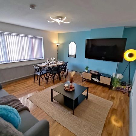 Comfortable 3 Bedrooms Leeds Beach House - Ideal For Family And Contractors - Free Parking For 2 Cars Dış mekan fotoğraf