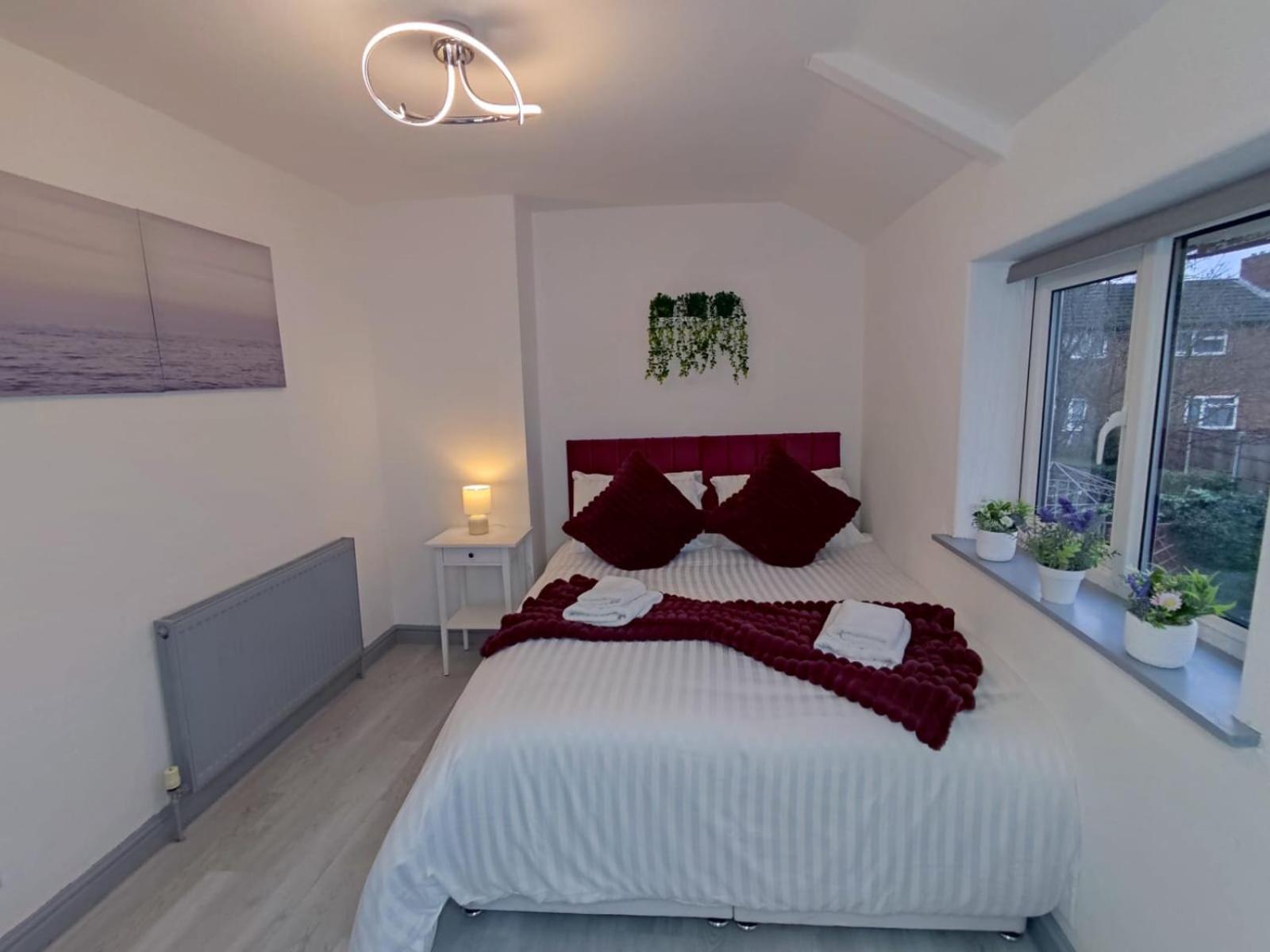 Comfortable 3 Bedrooms Leeds Beach House - Ideal For Family And Contractors - Free Parking For 2 Cars Dış mekan fotoğraf