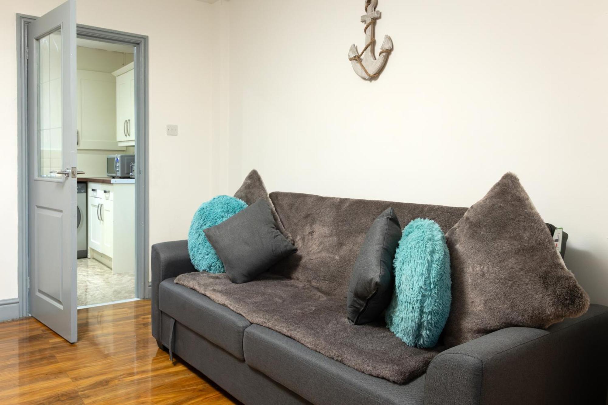 Comfortable 3 Bedrooms Leeds Beach House - Ideal For Family And Contractors - Free Parking For 2 Cars Dış mekan fotoğraf