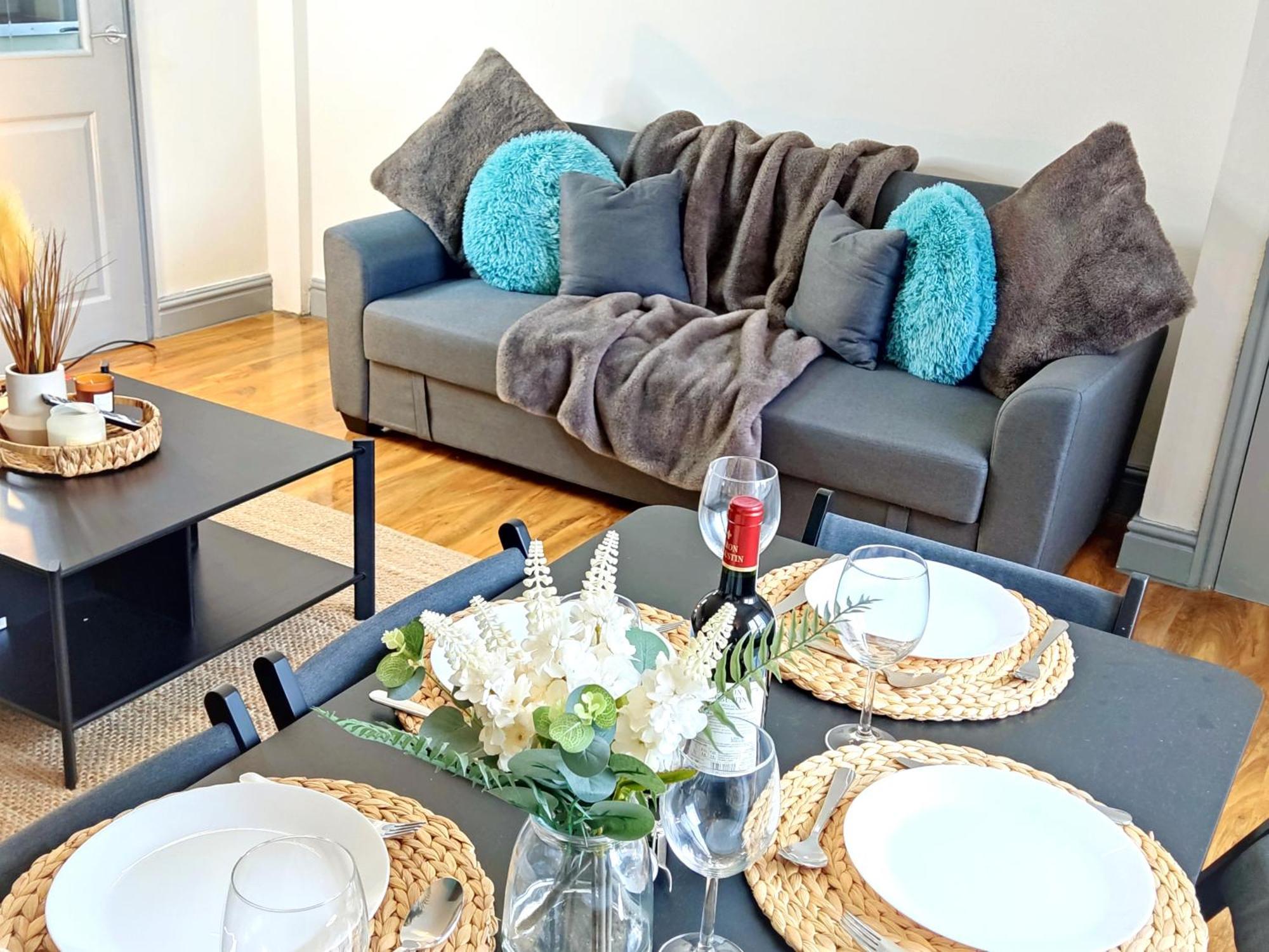 Comfortable 3 Bedrooms Leeds Beach House - Ideal For Family And Contractors - Free Parking For 2 Cars Dış mekan fotoğraf