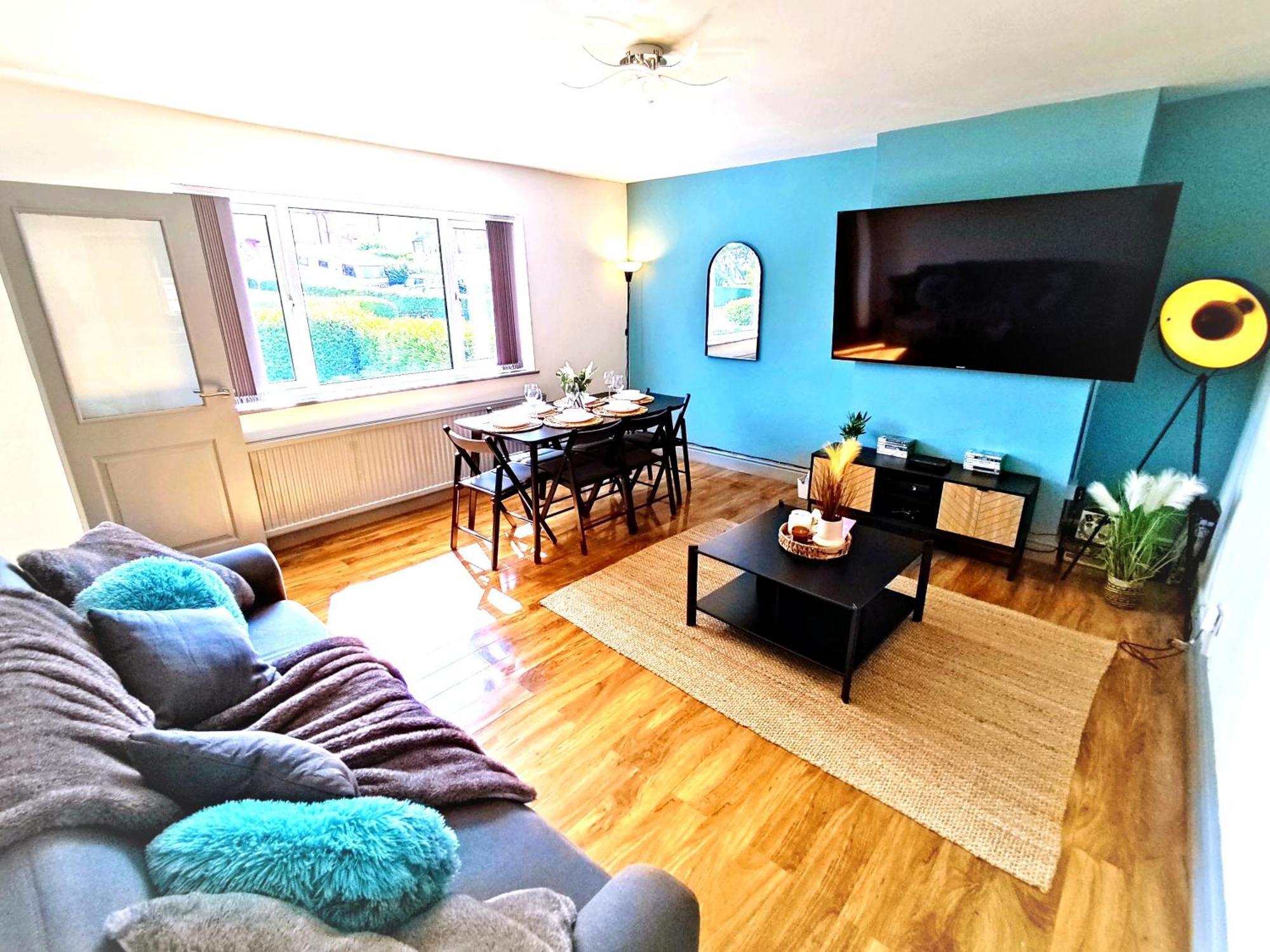 Comfortable 3 Bedrooms Leeds Beach House - Ideal For Family And Contractors - Free Parking For 2 Cars Dış mekan fotoğraf