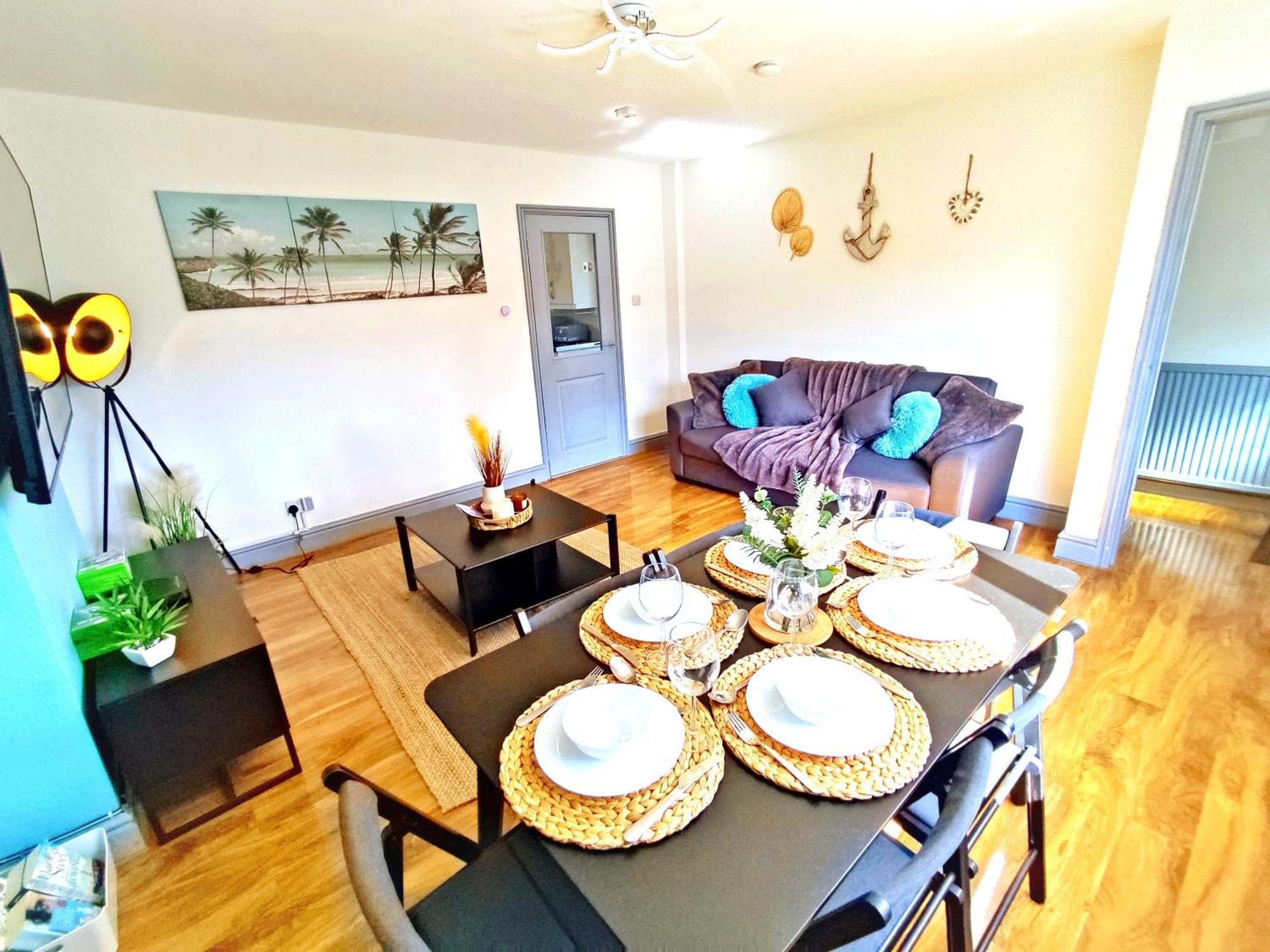 Comfortable 3 Bedrooms Leeds Beach House - Ideal For Family And Contractors - Free Parking For 2 Cars Dış mekan fotoğraf