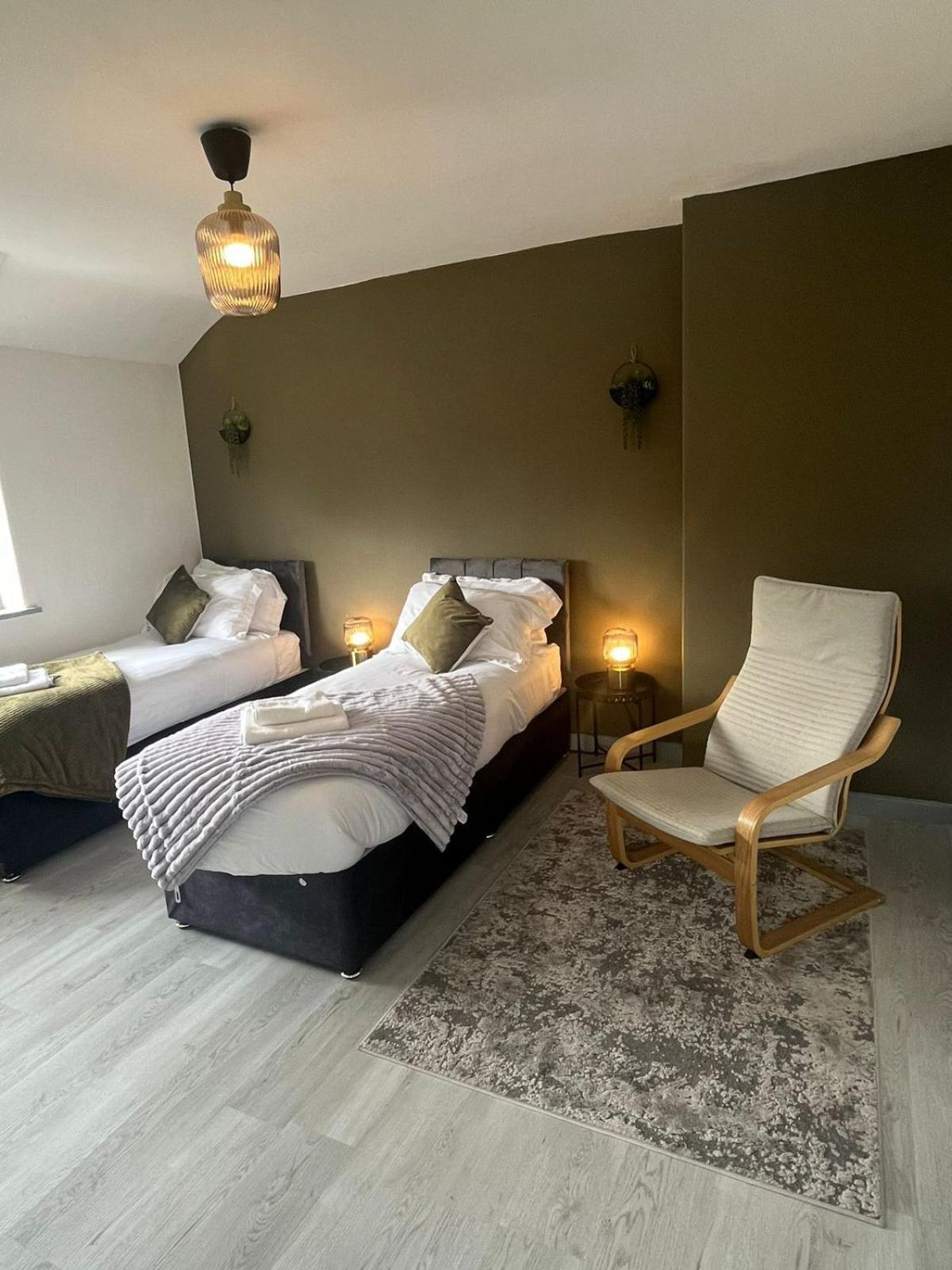 Comfortable 3 Bedrooms Leeds Beach House - Ideal For Family And Contractors - Free Parking For 2 Cars Dış mekan fotoğraf