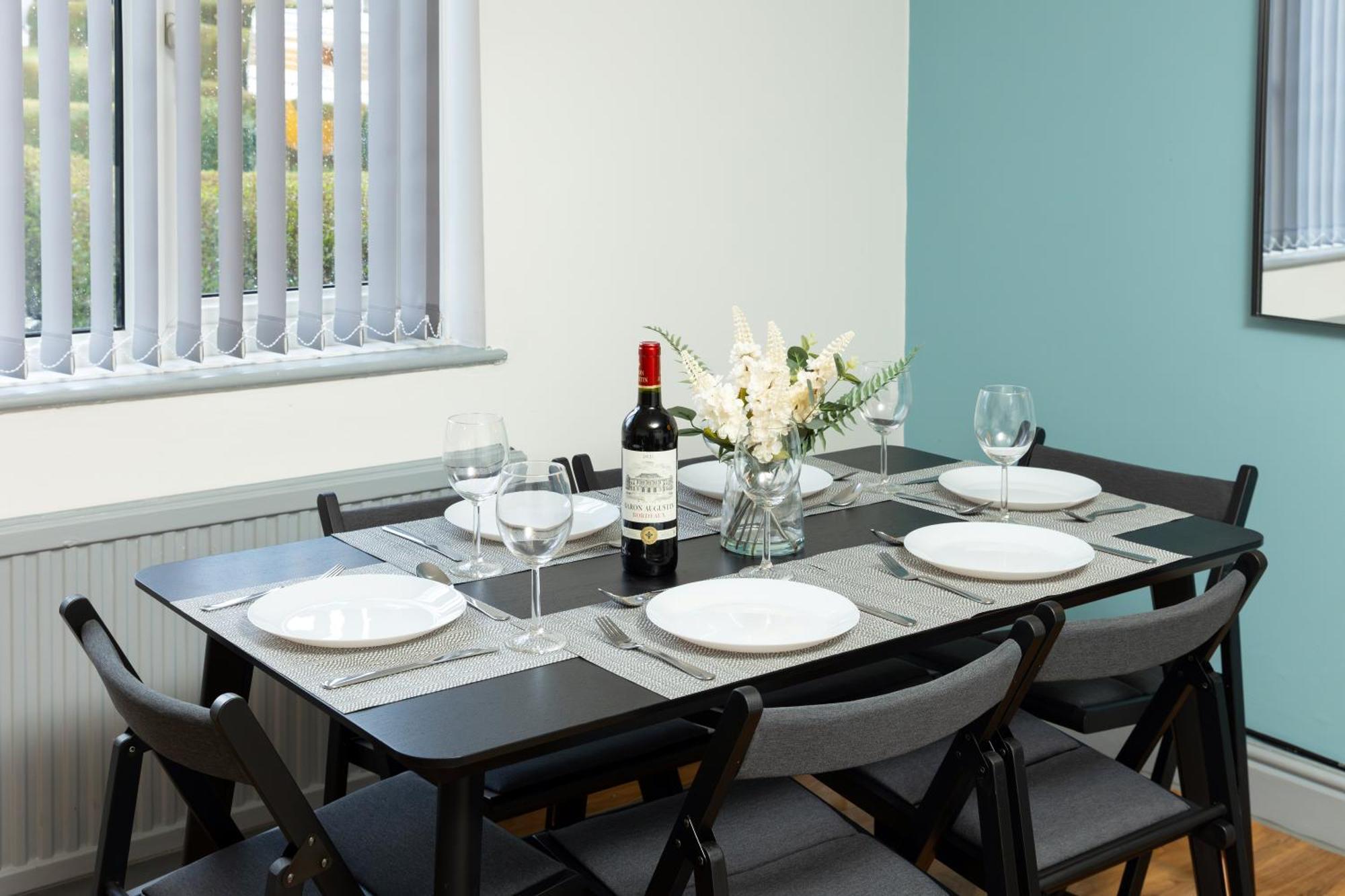 Comfortable 3 Bedrooms Leeds Beach House - Ideal For Family And Contractors - Free Parking For 2 Cars Dış mekan fotoğraf