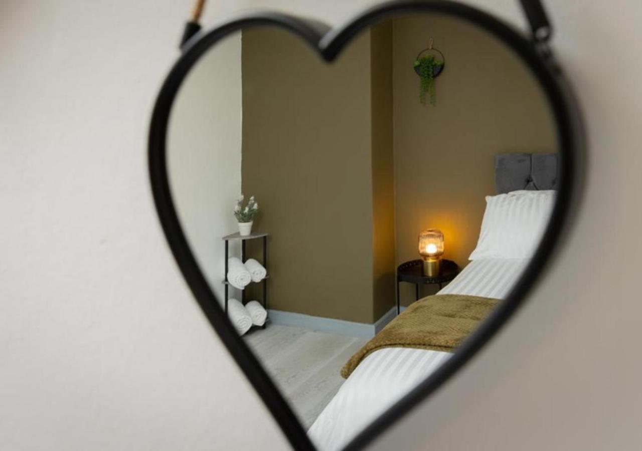 Comfortable 3 Bedrooms Leeds Beach House - Ideal For Family And Contractors - Free Parking For 2 Cars Dış mekan fotoğraf