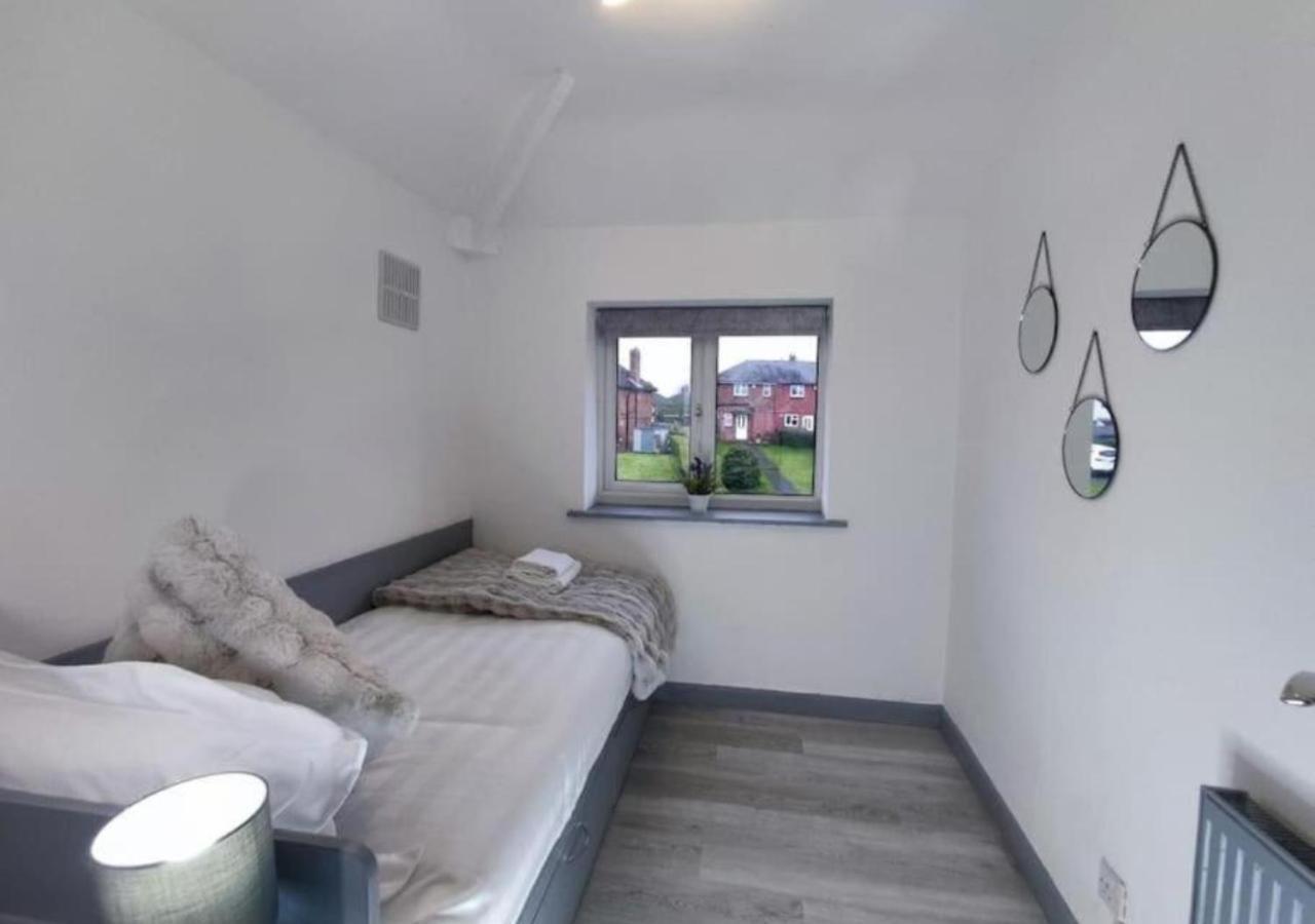 Comfortable 3 Bedrooms Leeds Beach House - Ideal For Family And Contractors - Free Parking For 2 Cars Dış mekan fotoğraf
