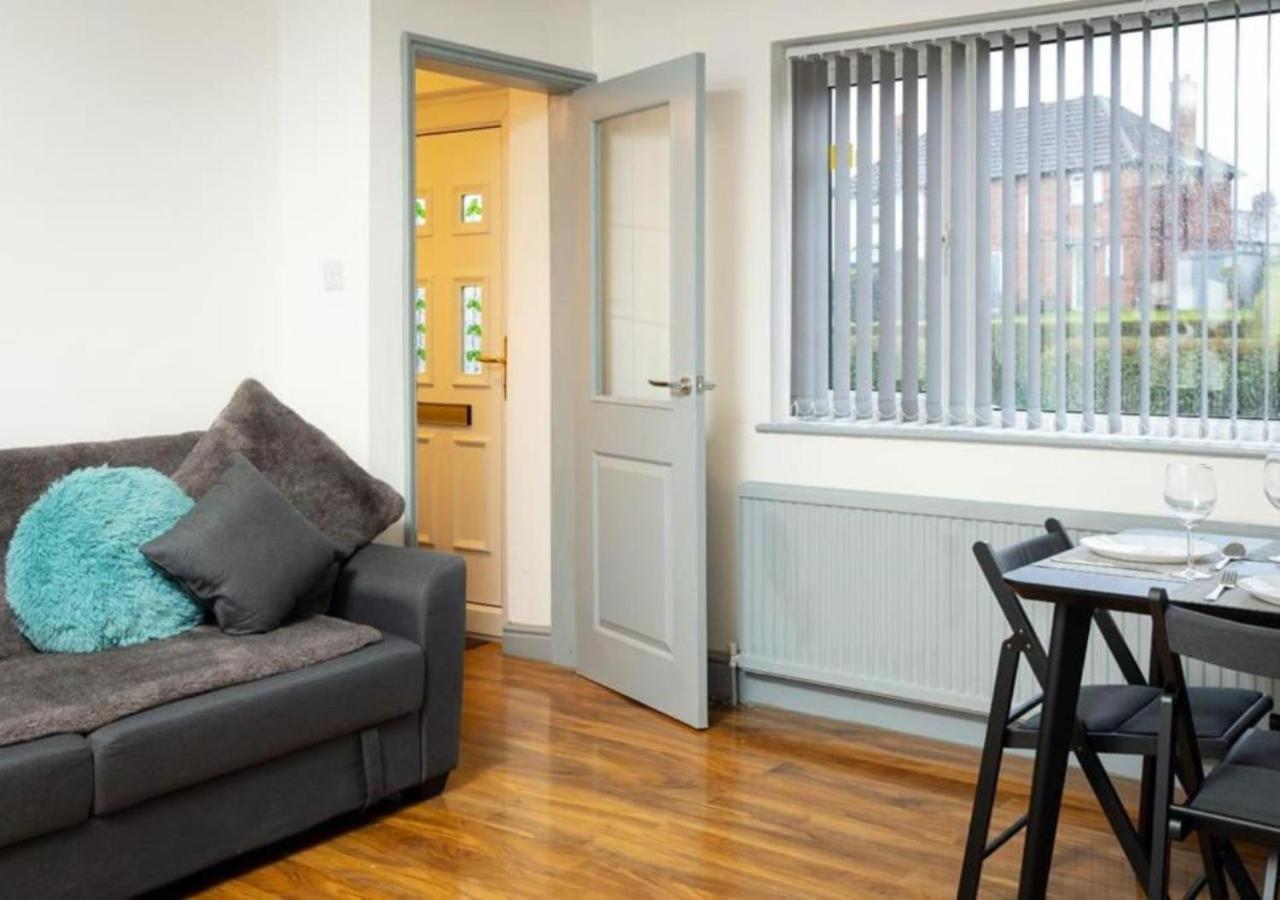 Comfortable 3 Bedrooms Leeds Beach House - Ideal For Family And Contractors - Free Parking For 2 Cars Dış mekan fotoğraf