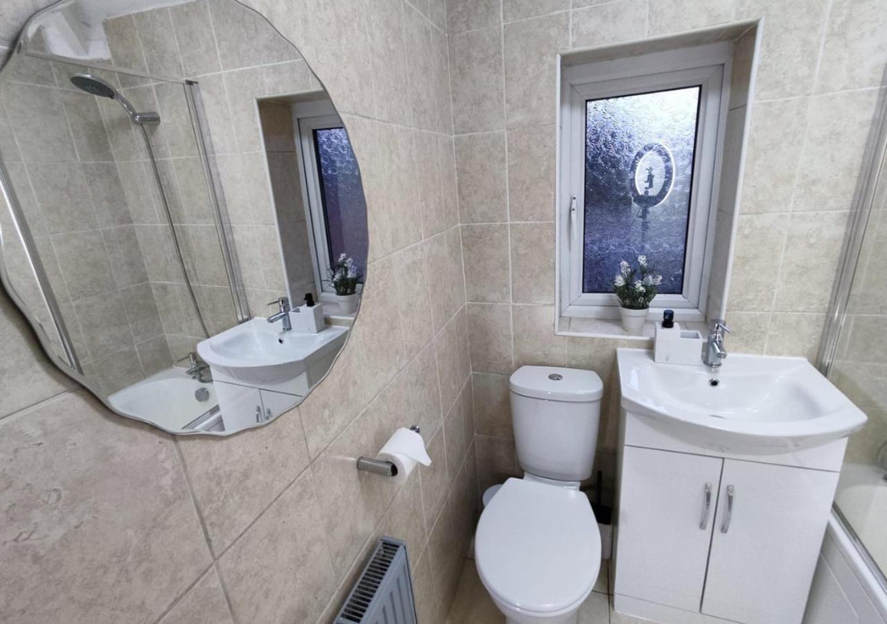 Comfortable 3 Bedrooms Leeds Beach House - Ideal For Family And Contractors - Free Parking For 2 Cars Dış mekan fotoğraf